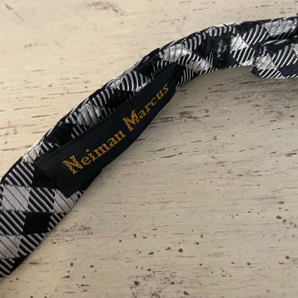 Neiman‎ Marcus Adjustable Button Check Print Silk Bow Tie in Black & Silver